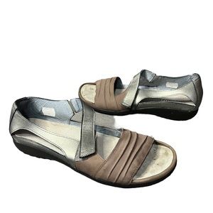 Naot Papaki closed back metallic leather comfort sandals 41 / 10